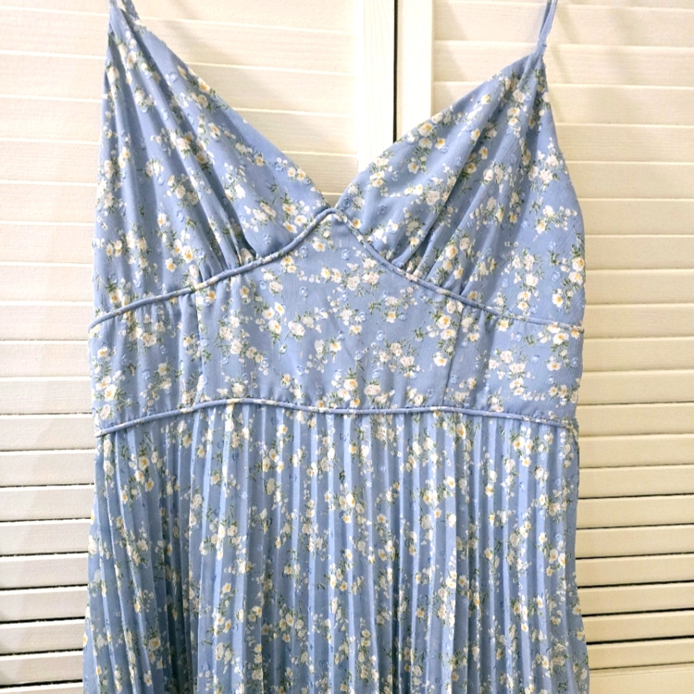Lulus Darling Favorite Light Blue Floral Sleeveless Pleated Midi Dress S… - Picture 8 of 13